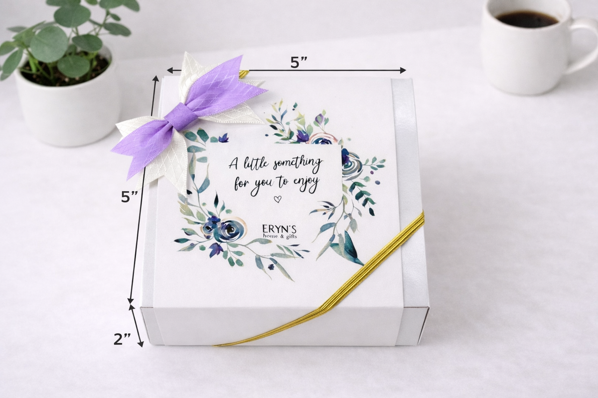 Modern Lifestyle Gift Set – Card Holder, Candle & Treat